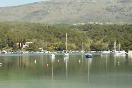 Apartment Quiet Getaway Koromačno 克罗地亚