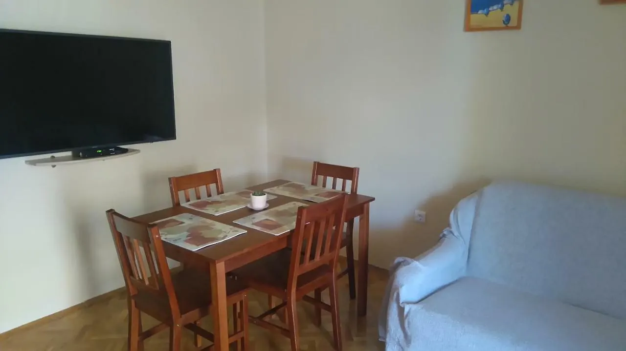 Apartment Quiet Getaway Koromačno 克罗地亚